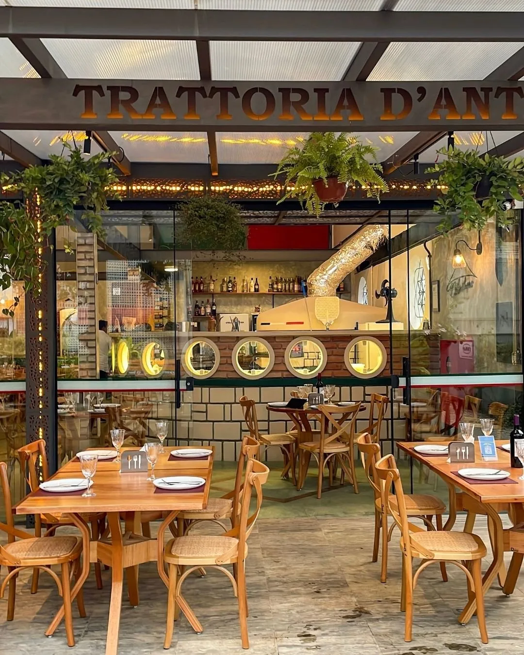 Salão e forno a lenha da Trattoria D'Anthero, Juiz de Fora